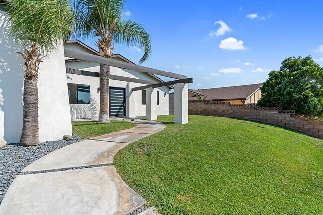 Building Photo - Modern and Spacious 4 Bed + 2.5 Bath Home