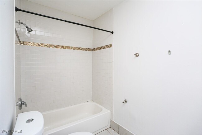 Building Photo - 861 San Remo Ave