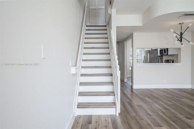 Building Photo - 16795 Hemingway Dr
