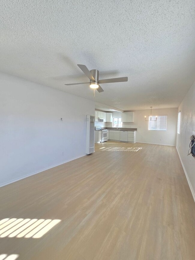 Building Photo - 8249 Catalpa Ave