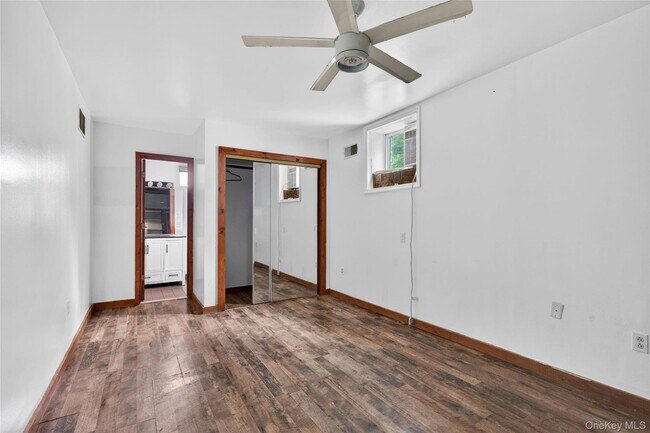 Building Photo - 79 Quaker Hill Rd