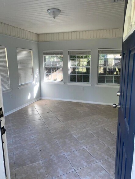 Building Photo - 11160 Apple Blossom Trl W