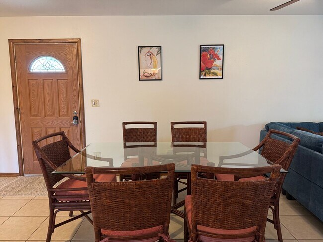 Building Photo - ALL UTILITIES INCLUDED!! 2 Bedroom / 1 Bath Apartment