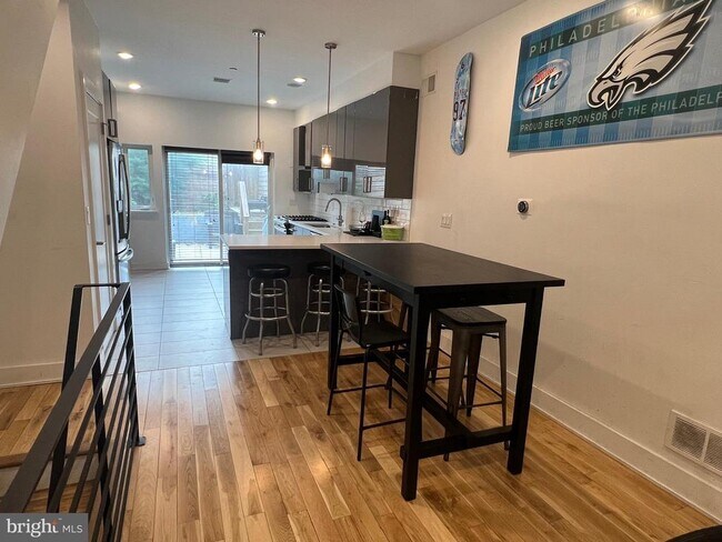 Building Photo - 1431 N 28th St