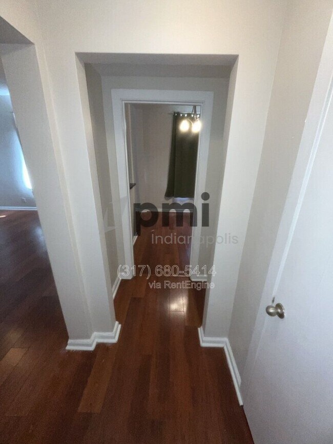 Building Photo - 402 N Delaware St