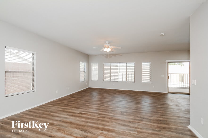 Building Photo - 3606 N 129th Ave