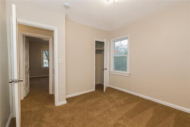 Building Photo - 1944 Washington Rd