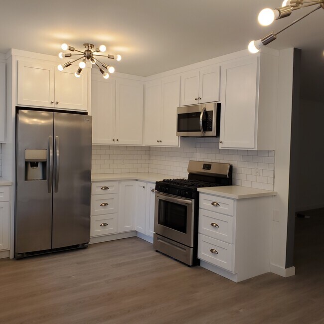 Building Photo - 2005 Ivar Ave