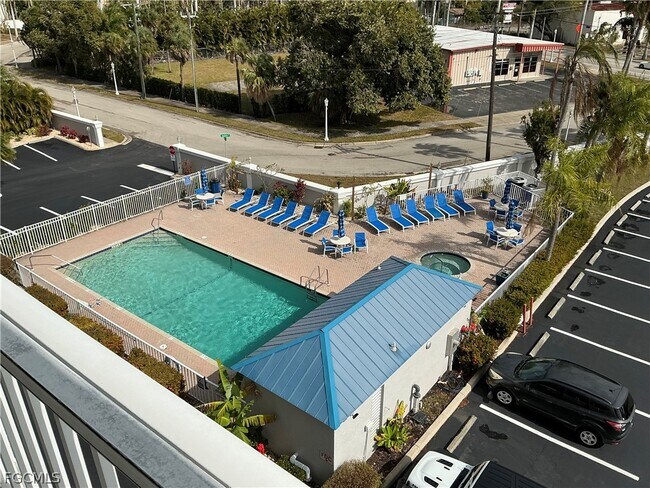 Building Photo - 2885 Palm Beach Blvd