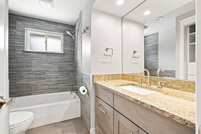 Building Photo - Charming 3-Bedroom Home in Lakewood, CO