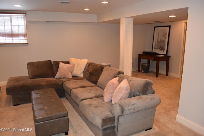 Building Photo - 63 Hearthstone Dr