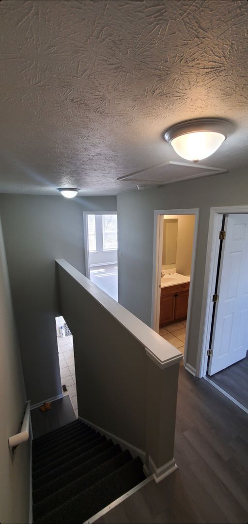 Building Photo - 118 Tanbark Dr