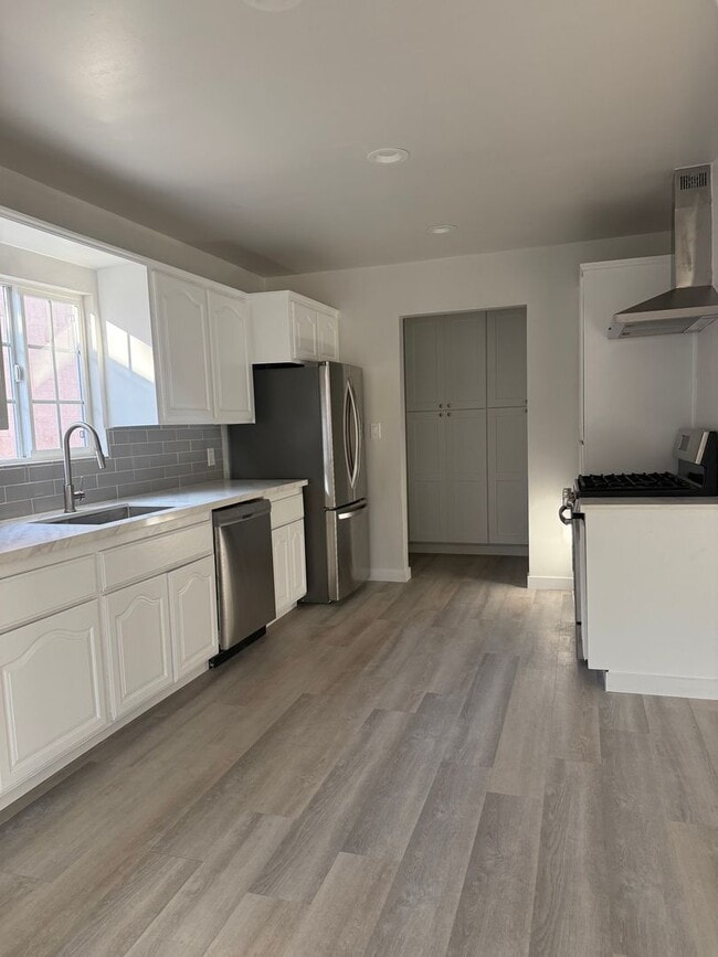 Building Photo - COMPLETELY REMODELED 3 BEDROOM 2 BATH HOUSE