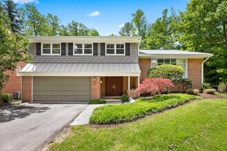 Building Photo - 1222 Noyes Dr