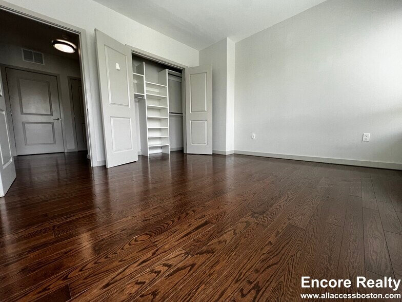 Building Photo - 20 Marion St