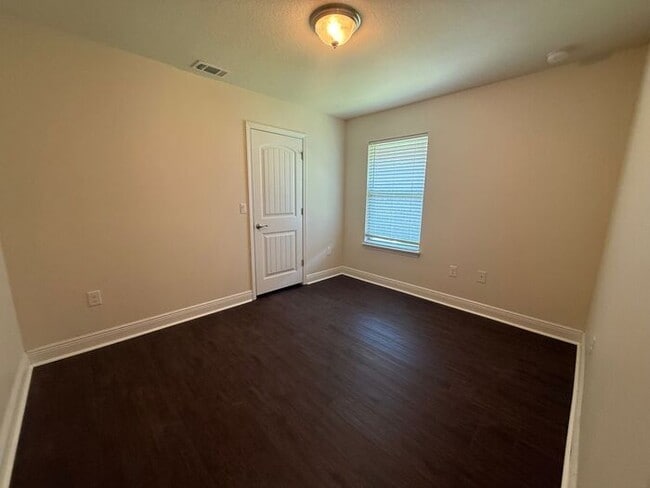 Building Photo - Gulf Breeze - Shadow Lakes - 4 bedroom, 2 ...