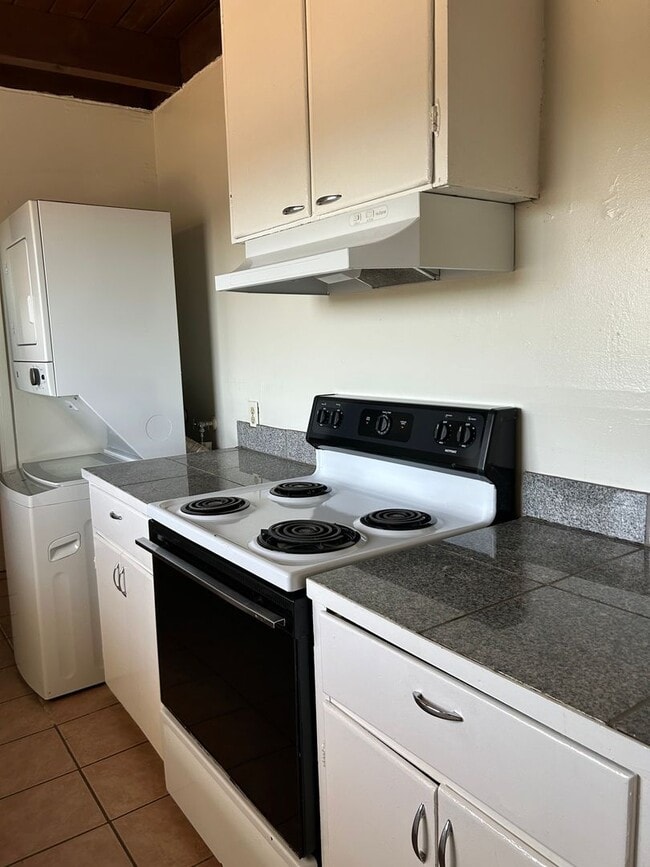 Building Photo - Duplex, 1 bed 1 bath