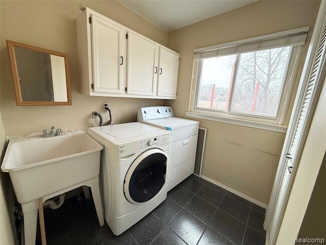 Building Photo - 6842 Indian Creek Dr