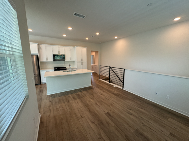 Building Photo - Luxurious 3 Bedroom 2 Bathroom Townhome in...