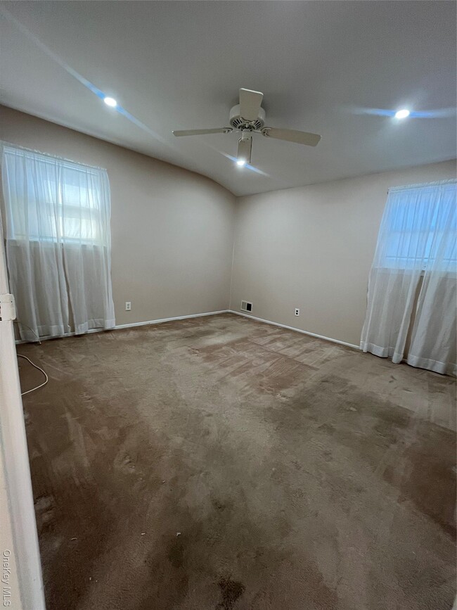 Building Photo - 27 Douglass St