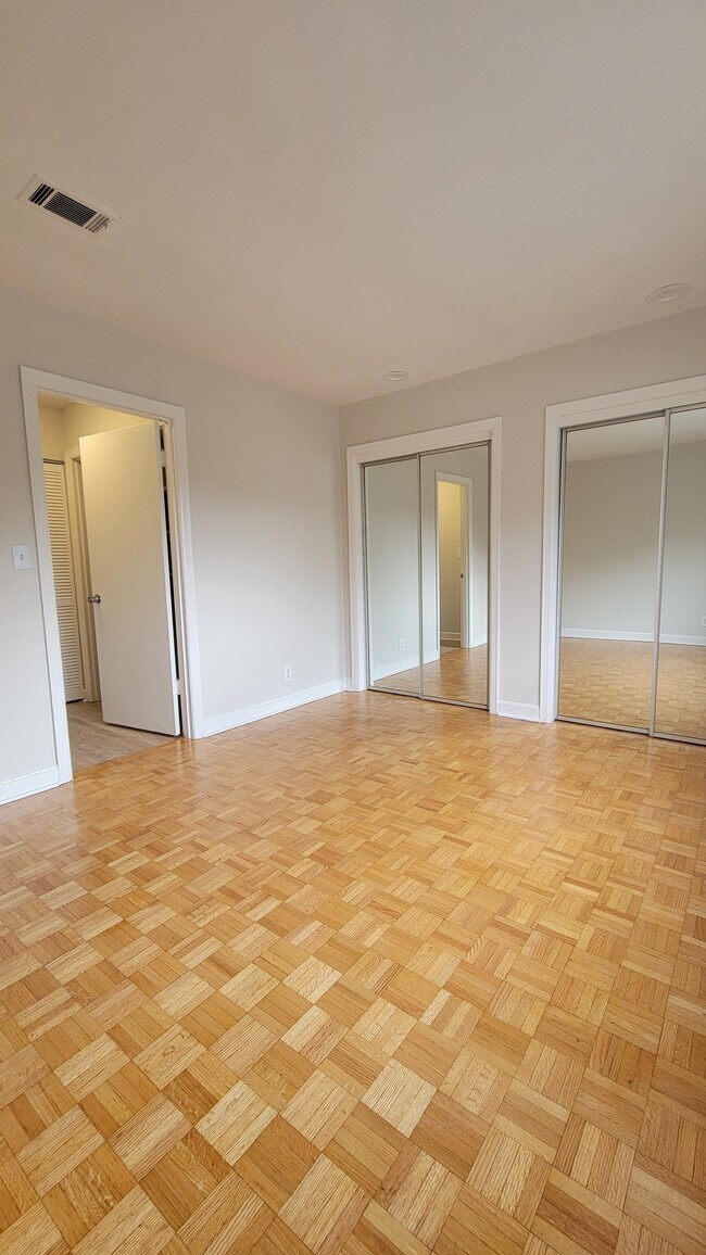 Building Photo - The Charlotte