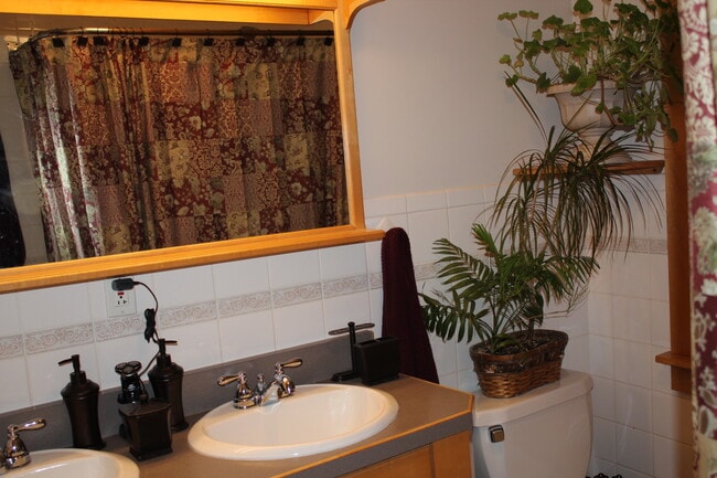 Building Photo - 1004 Winterton St