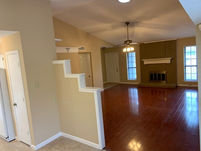 Building Photo - 2501 Majestic Dr