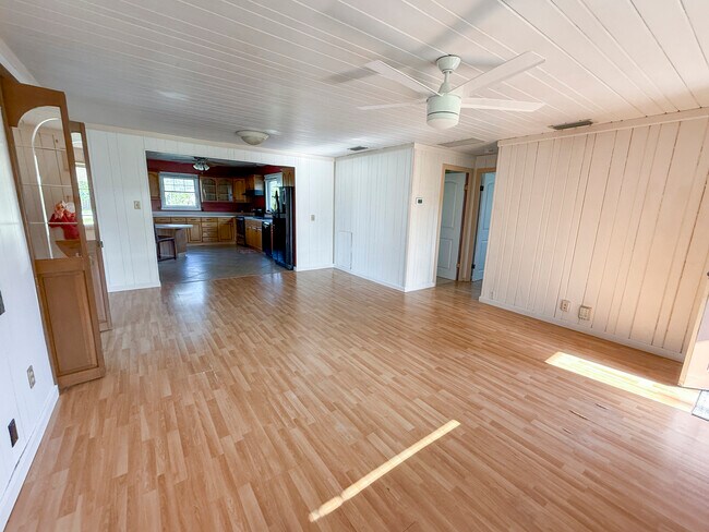 Building Photo - 32132 Perch Ave