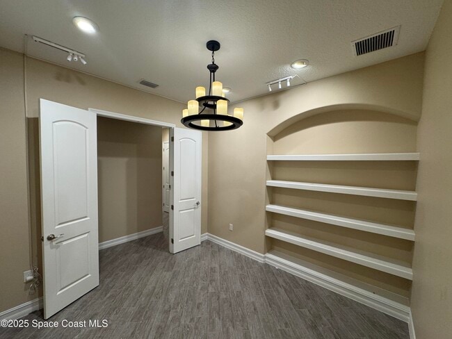 Building Photo - 3168 Lamanga Dr