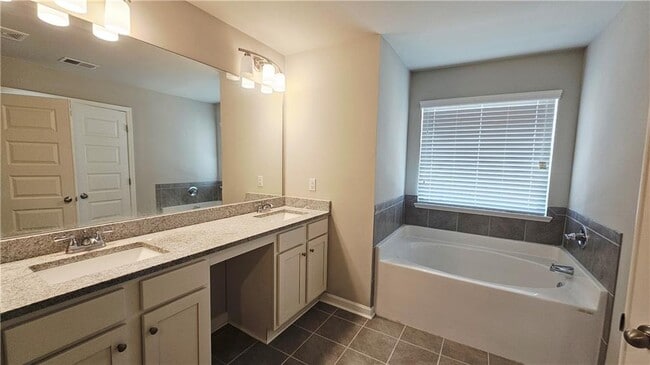 Building Photo - 4414 Sunny Oak Ln