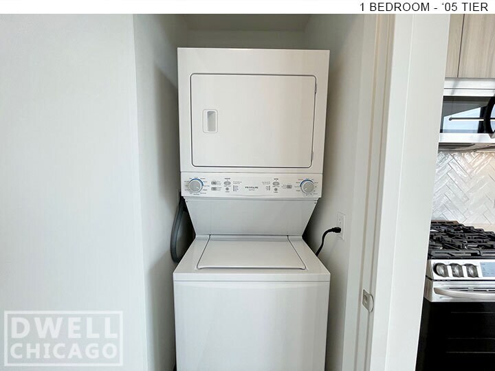 Building Photo - 503 S Damen Ave