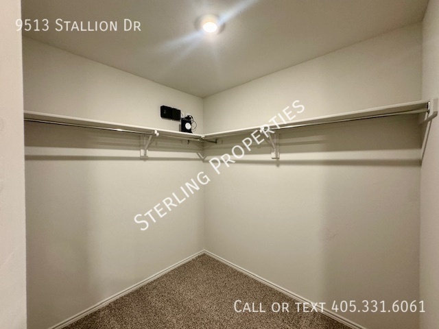 Building Photo - 9513 Stallion Dr