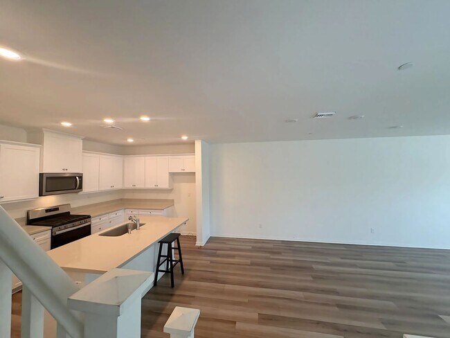 Building Photo - Beautiful Condo
