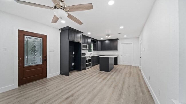 Building Photo - 17411 Rolling Hill Ln