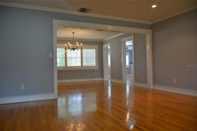Building Photo - 3012 W Fair Oaks Ave