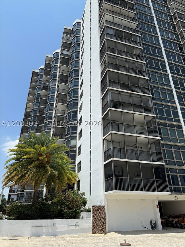Building Photo - 3375 N Country Club Dr