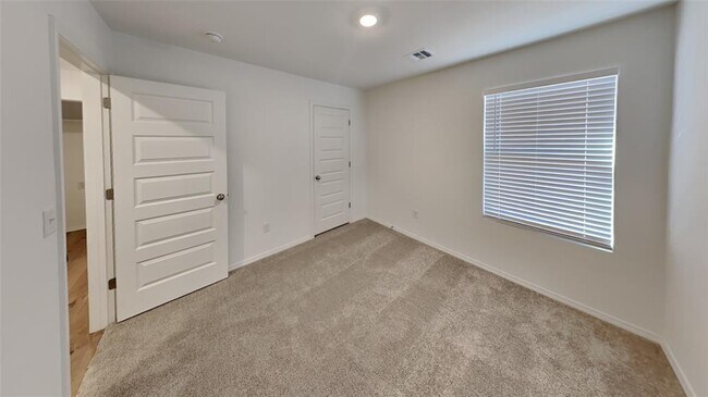 Building Photo - 10040 Appaloosa Ln