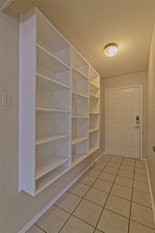 Building Photo - 914 Garden Meadow Dr