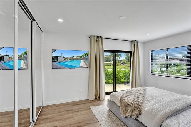 Building Photo - 5501 NE 18th Terrace