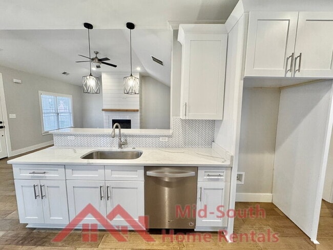 Building Photo - 441 Josephine St