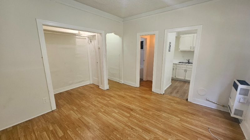 Building Photo - 1005 W 23rd St