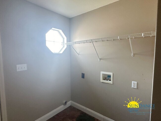 Building Photo - Gorgeous 3 Bedroom Home in Navarre