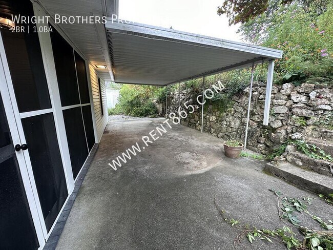 Building Photo - 2525 Bernhurst Dr