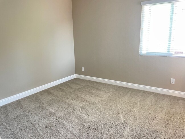 Building Photo - Picture Perfect Summerhill Home!