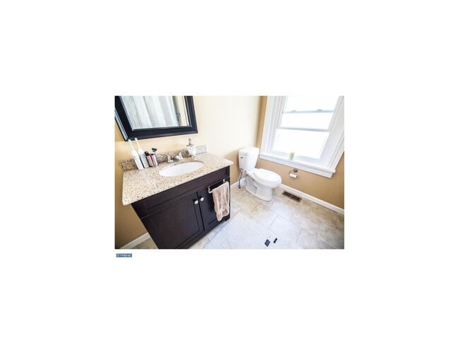 Full Bath - 703 E Hector St