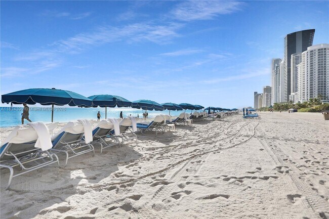 Building Photo - 17555 Collins Ave