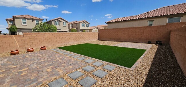 Building Photo - Beautiful 4 bedroom SW Area Home!! Corner ...