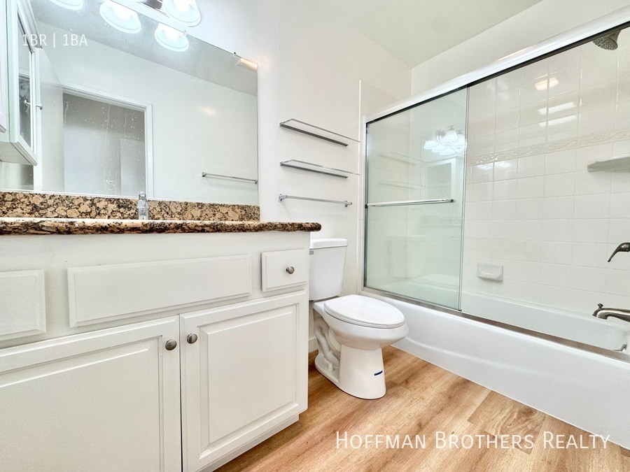 Building Photo - 1000 N Doheny Dr