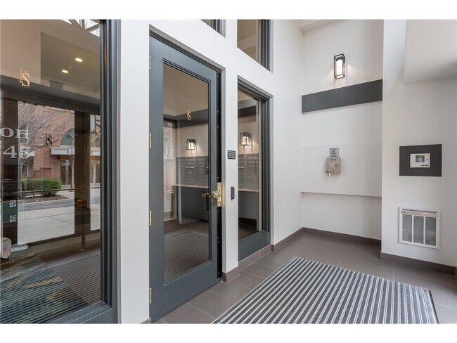 Building Photo - 545 N 1st St