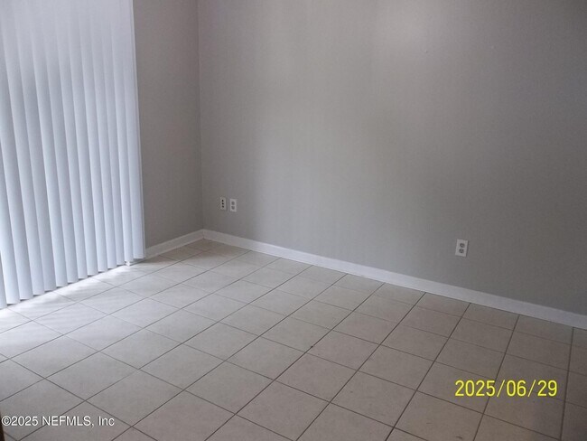 Building Photo - 2300 Twelve Oaks Dr